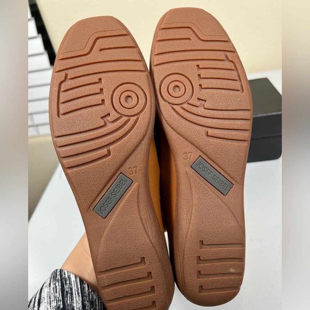 Josef Seibel camel Tan leather flat 37 6/6.5 - Picture 3 of 5